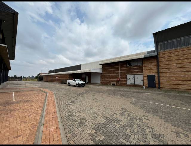 3,000M² SHOWROOM FOR SALE IN DALPARK